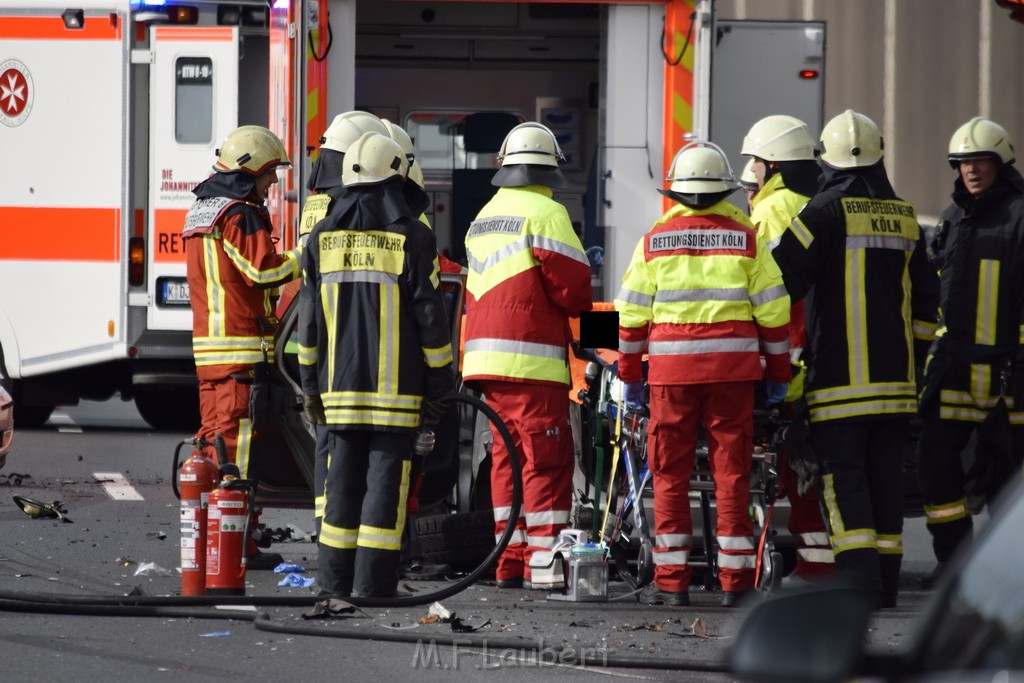 VU Auffahrunfall A 3 Rich Oberhausen kurz vor AS Koeln Dellbrueck P045.JPG - Miklos Laubert